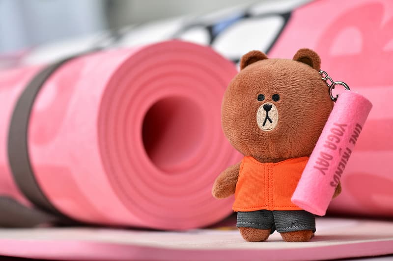 line-friends-yoga-day