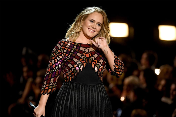 Adele 再次展示瘦身成果,粉絲更驚覺她竟然跟這位天后撞臉!