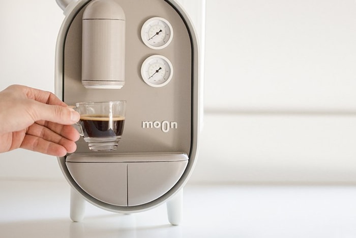 一杯咖啡開啟美好早晨：以色列設計師為居家咖啡機帶來極簡的質感設計！