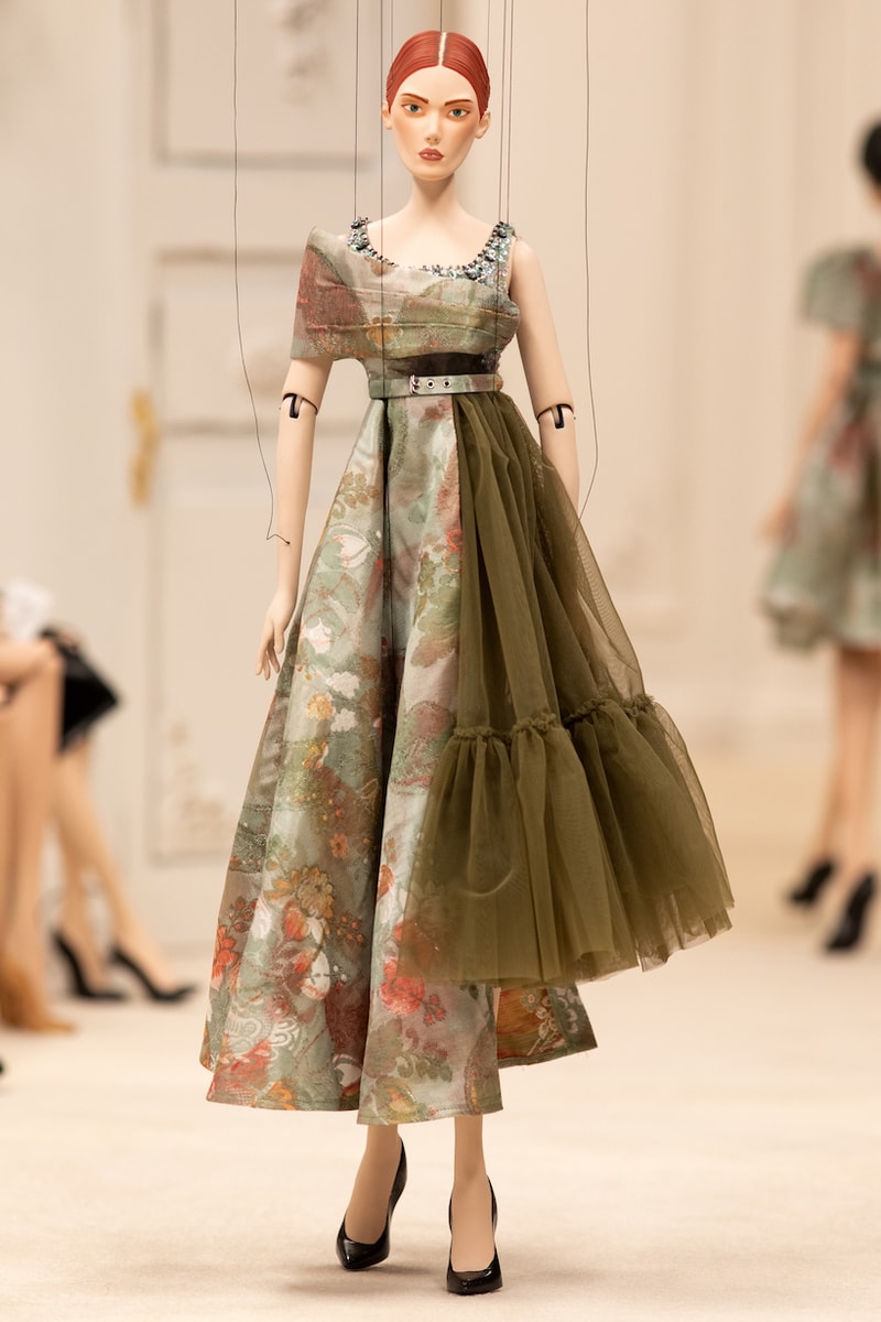 moschino ss 2021 jeremy scott puppet fashion show