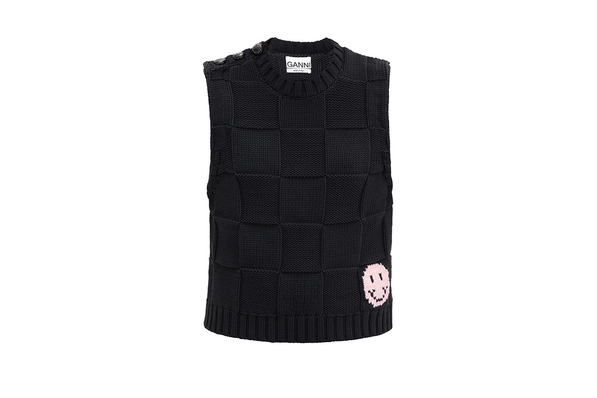 Bella Hadid Knitted Vest V neck sweater celebrities style street style fall winter 2020 fashion trends