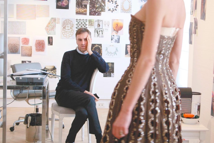 Raf Simons 在 Prada 首秀登場前夕,宣布同名品牌將正式推出女裝!
