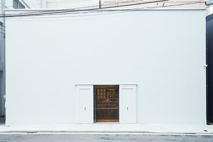 敞開極簡的白色大門，這間 New Balance 和你逛過的店舖都不一樣！