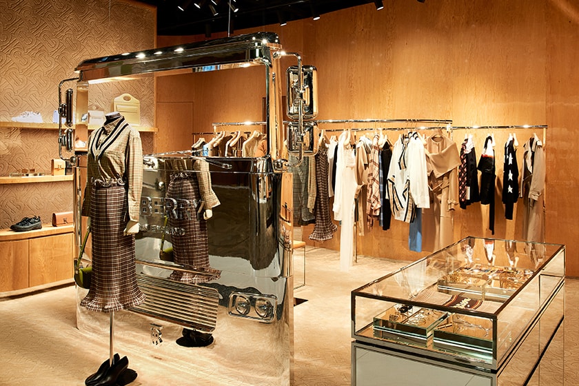 Burberry-new-store-K11-<br />
                                </picture>
Musea-Tsim-Sha-Tsui” width=”840” height=”560” class=”alignnone size-full wp-image-883725” />
<blockquote class=