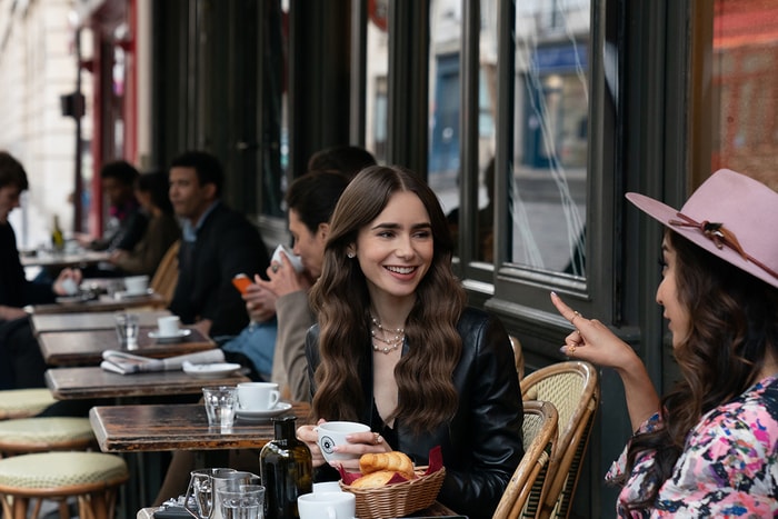 從《Emily In Paris》中,看出法國女生們隨性自然的妝容重點!