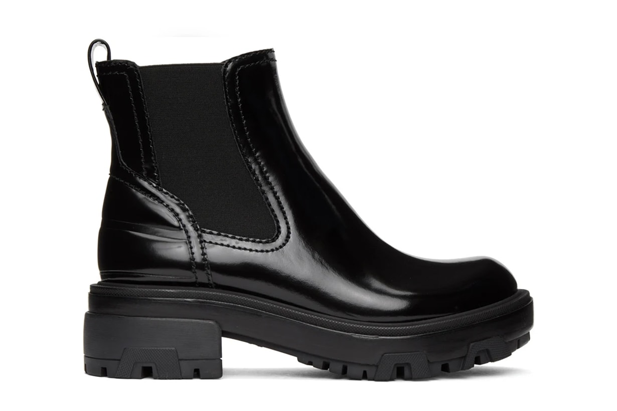 Fashion People Can't Stop Wearing Flat Chunky Boots