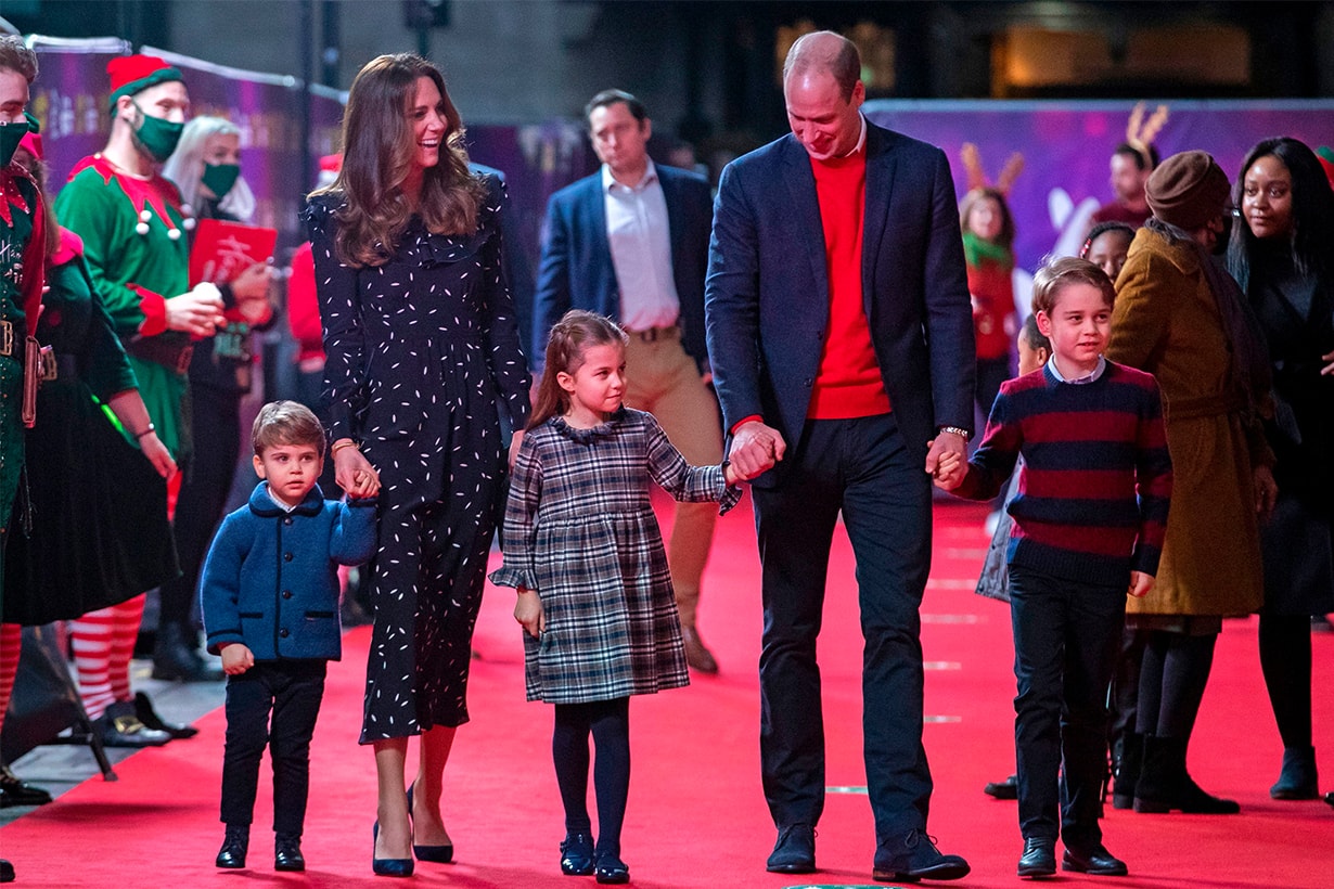 Britain's Prince William, Duke of Cambridge, his wife Britain's Catherine, Duchess of Cambridge, and their children Britain's Prince George of Cambridge (R), Britain's Princess Charlotte of Cambridge (3rd L) and Britain's Prince Louis of Cambridge (L) arrive to attend a special pantomime performance of The National Lotterys Pantoland at London's Palladium Theatre in London on December 11, 2020, to thank key workers and their families for their efforts throughout the pandemic. (Photo by Aaron Chown / POOL / AFP)