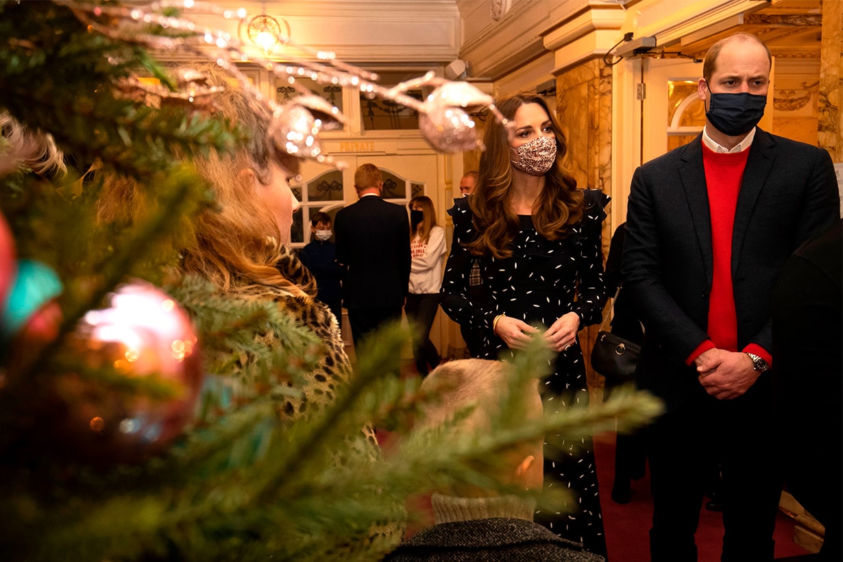 Wearing protective face coverings to combat the spread of the coronavirus, Britain's Prince William, Duke of Cambridge (R) and Britain's Catherine, Duchess of Cambridge (2nd R) speak with guests at a special pantomime performance of The National Lotterys Pantoland at London's Palladium Theatre in London on December 11, 2020, to thank key workers and their families for their efforts throughout the pandemic. (Photo by Aaron Chown / POOL / AFP)
