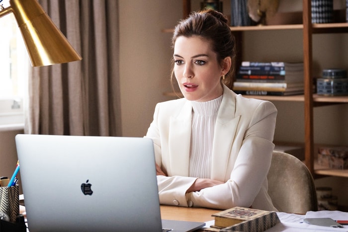 Anne Hathaway 貼自家拍時尚照宣傳新電影《Locked Down》，網民：照片比電影好看！