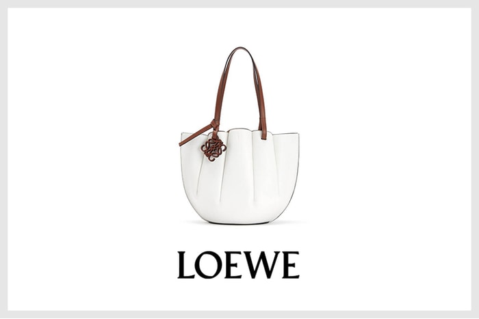 幹練又可愛:Loewe 全新推出貝殼包,還未上架就爆紅!
