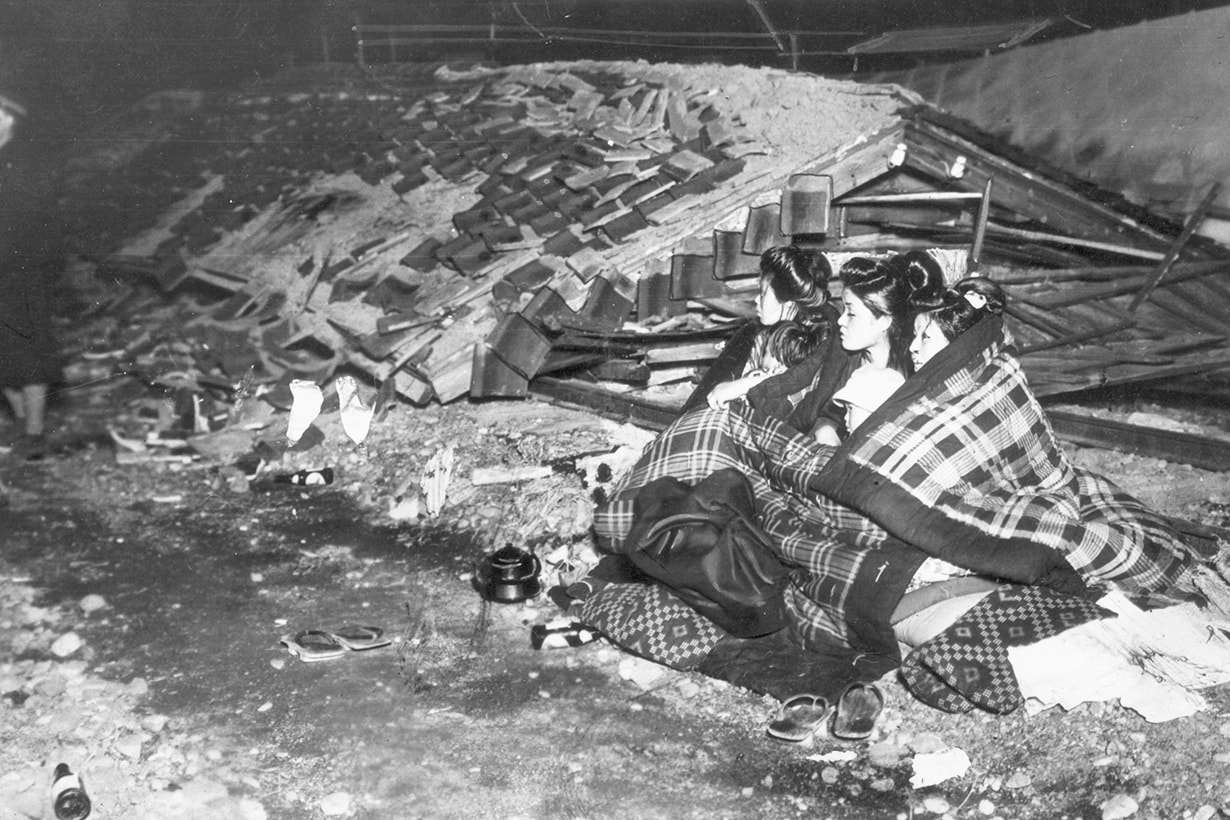 Japan Shirokiya Japanese Women Wearing Underwear since fire accidents history of lingerie Kimono traditional clothing