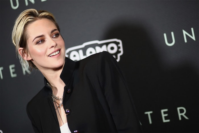 「這真的不是舊照?」Kristen Stewart 飾演戴安娜王妃劇照,神似得引起誤會!