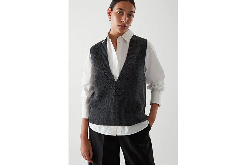 DEEP V-NECK KNITTED VEST