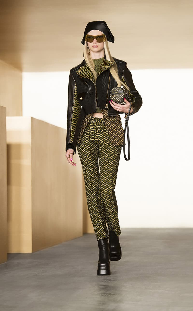 Versace 2021fw Fashion Show Runway La Greca New Monogram