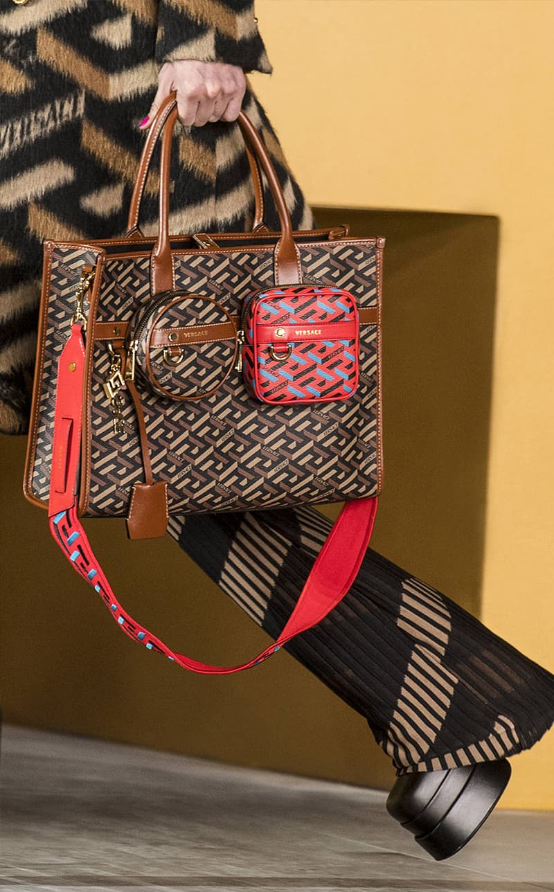 Versace 2021fw Fashion Show Runway La Greca New Monogram