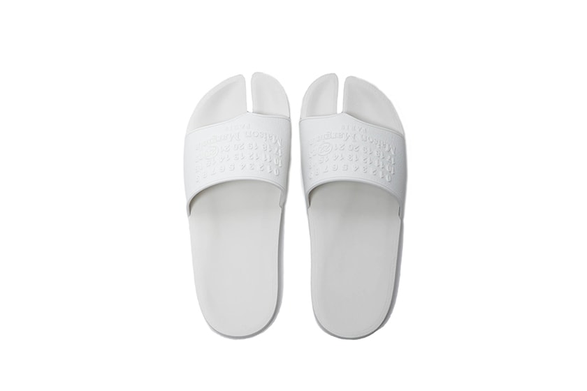 Maison Margiela Tabi slide in white