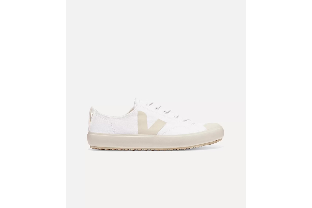 2021 Spring Summer Shoes Trends Fashion Trends Sneakers Flats Mules COMMON PROJECTS VEJA MAISON MARGIELA JIL SANDER JW ANDERSON BOTTEGA VENETA Slides 