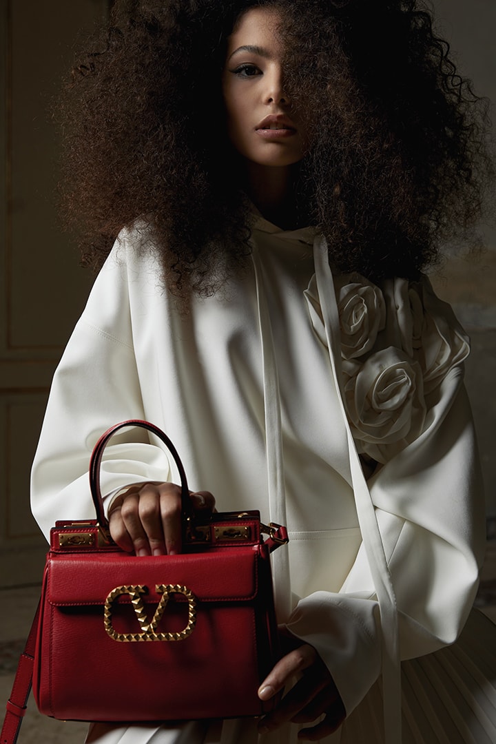 VALENTINO GARAVANI ROCKSTUD ALCOVE DOUBLE HANDLE BAG