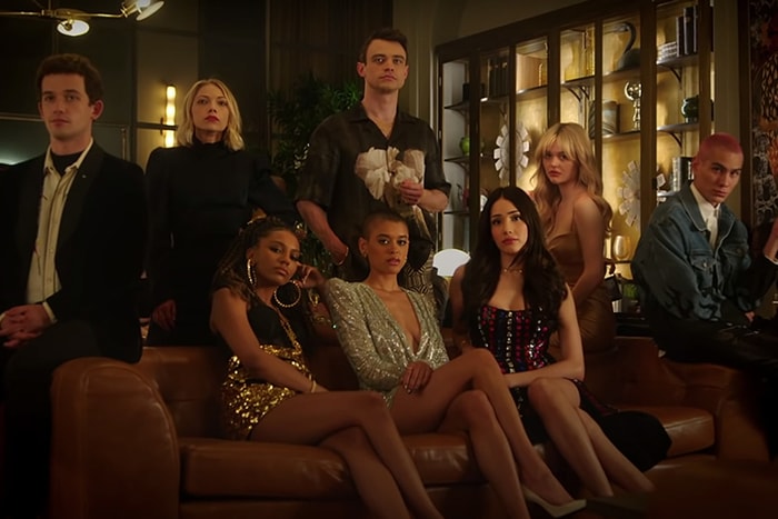 新版《Gossip Girl》終於釋出正式預告,準備好揭開上流社交圈的愛恨情仇!