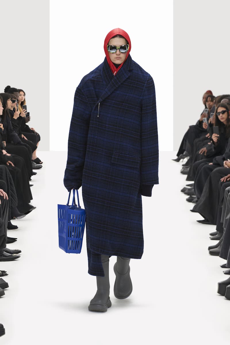balenciaga clones 2022 ss demna gvasalia runway show