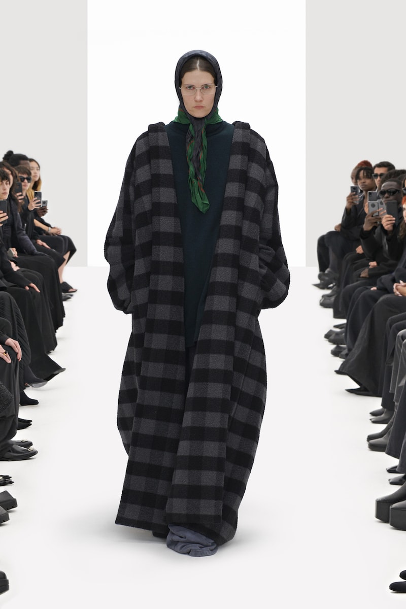 balenciaga clones 2022 ss demna gvasalia runway show