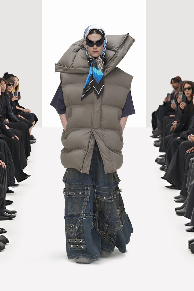 balenciaga clones 2022 ss demna gvasalia runway show