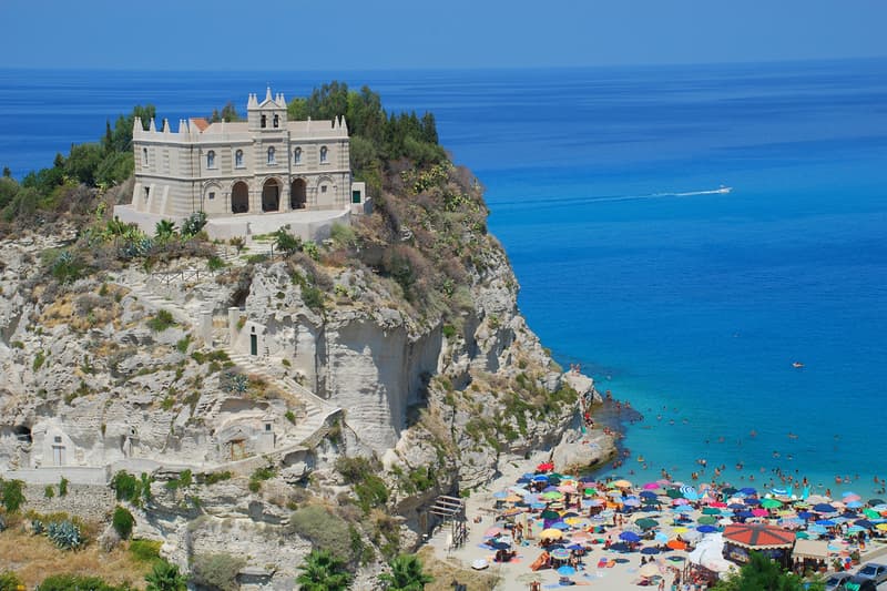 italy Calabria new policy immigration encourage bonus 2021