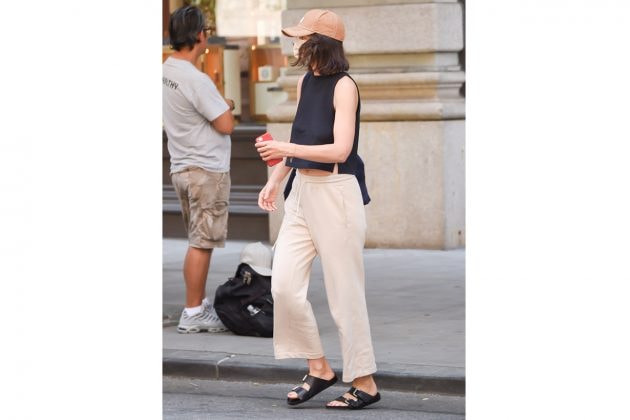 katie holmes casual look copy ref chic stay home comfy 2021