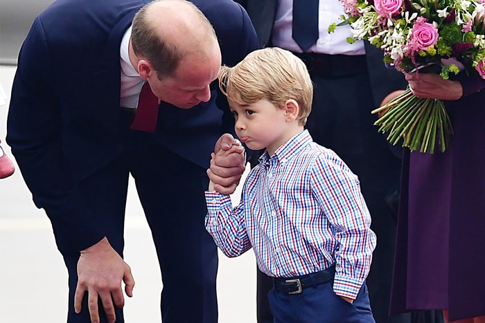 喬治王子一張舊照片被翻出意外引起討論，網民：願你永遠也記得這一刻！