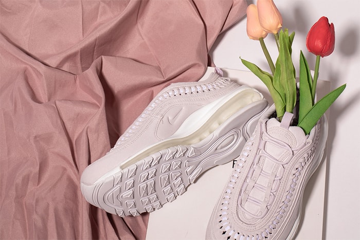 繼搶手奶油色後，Nike 再度為編織設計 Air Max 97 帶來浪漫薰衣草粉！