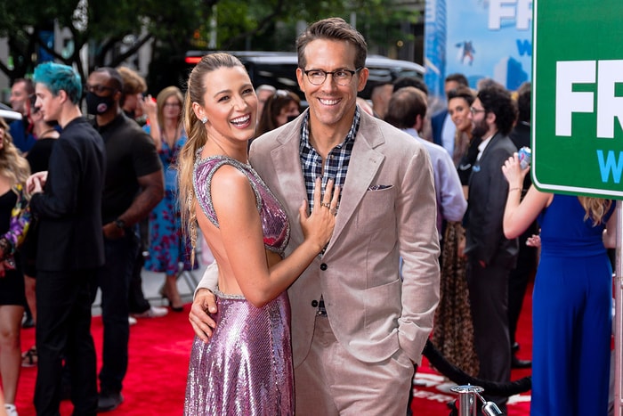 超完美太太!為了宣傳 Ryan Reynolds 的電影,Blake Lively 竟然出動到自己的泳衣照!