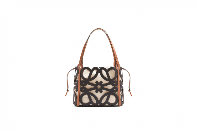LOEWE-New-Anagram-Cut-Out-Tote-i.t.-bag-02