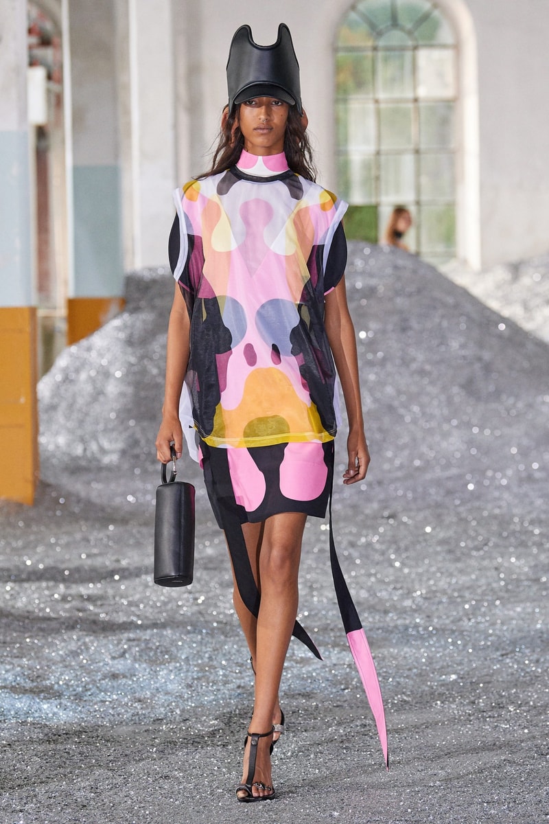 Burberry 2022ss runway mfw Riccardo Tisci