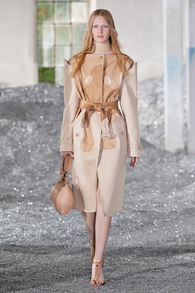 Burberry 2022ss runway mfw Riccardo Tisci