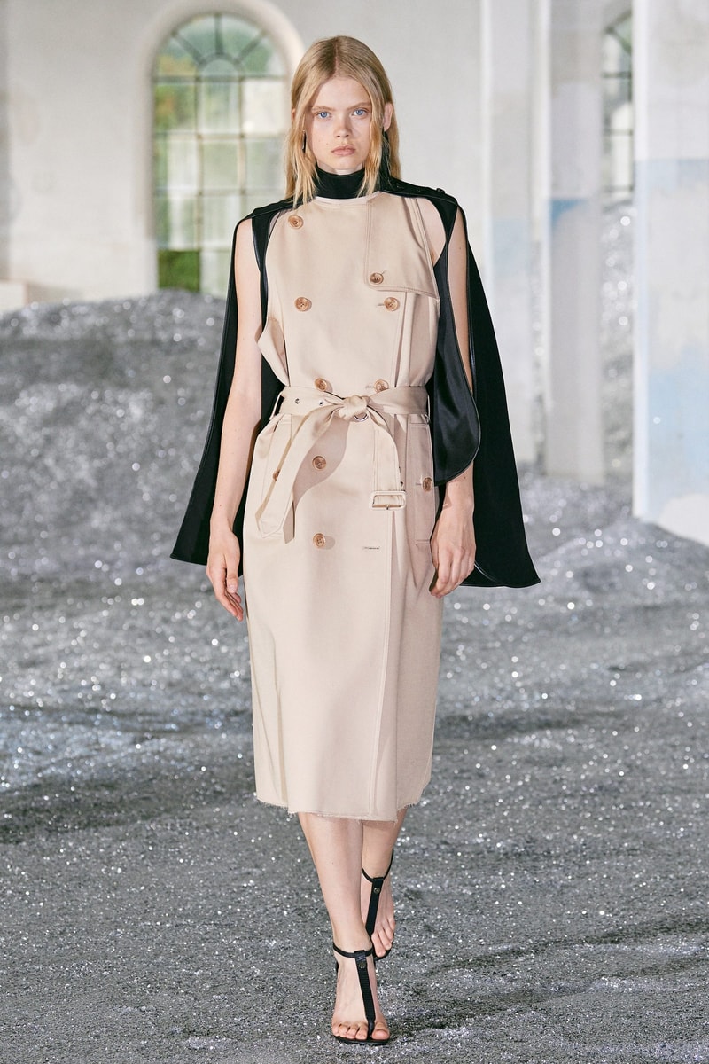 Burberry 2022ss runway mfw Riccardo Tisci