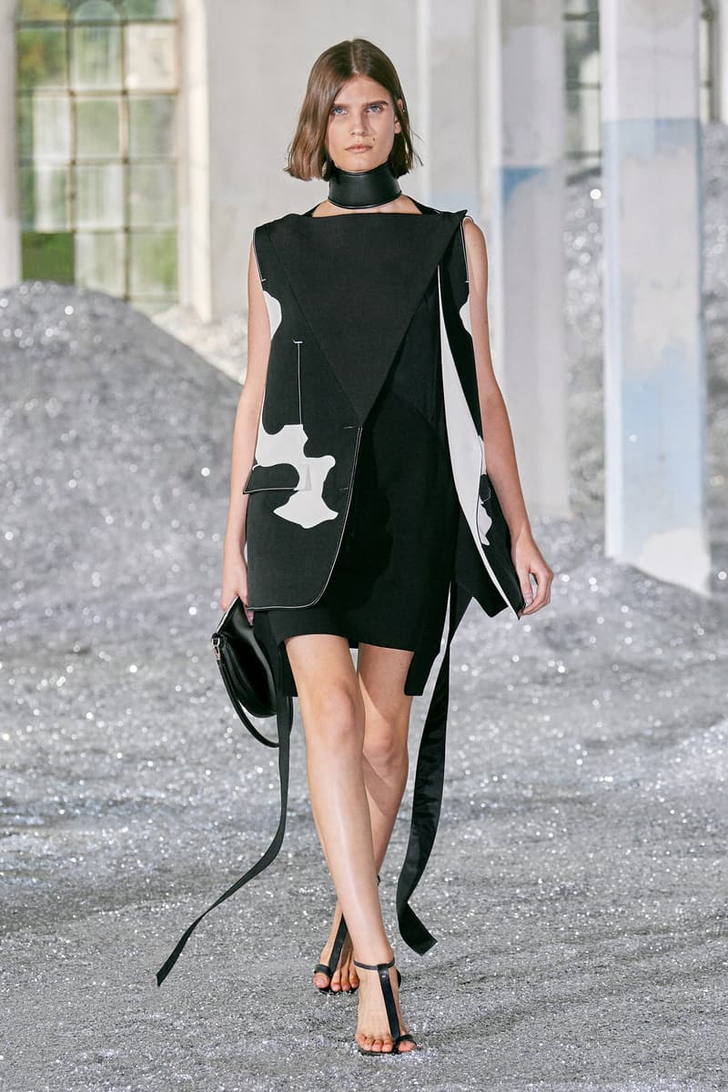 Burberry 2022ss runway mfw Riccardo Tisci