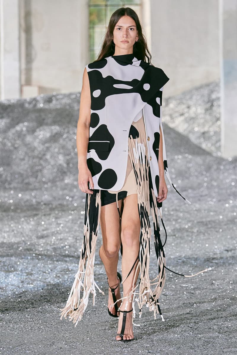 Burberry 2022ss runway mfw Riccardo Tisci