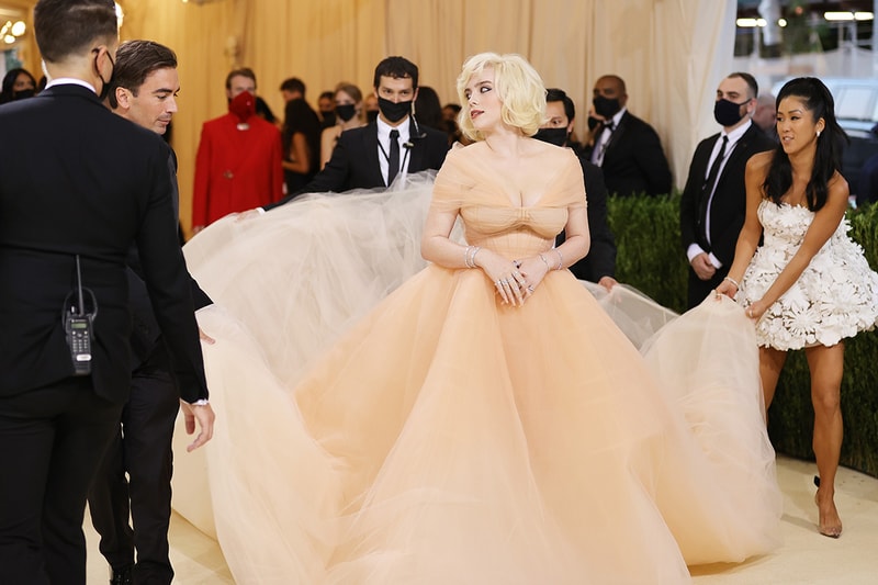 2021 met gala billie eilish Oscar de la Renta