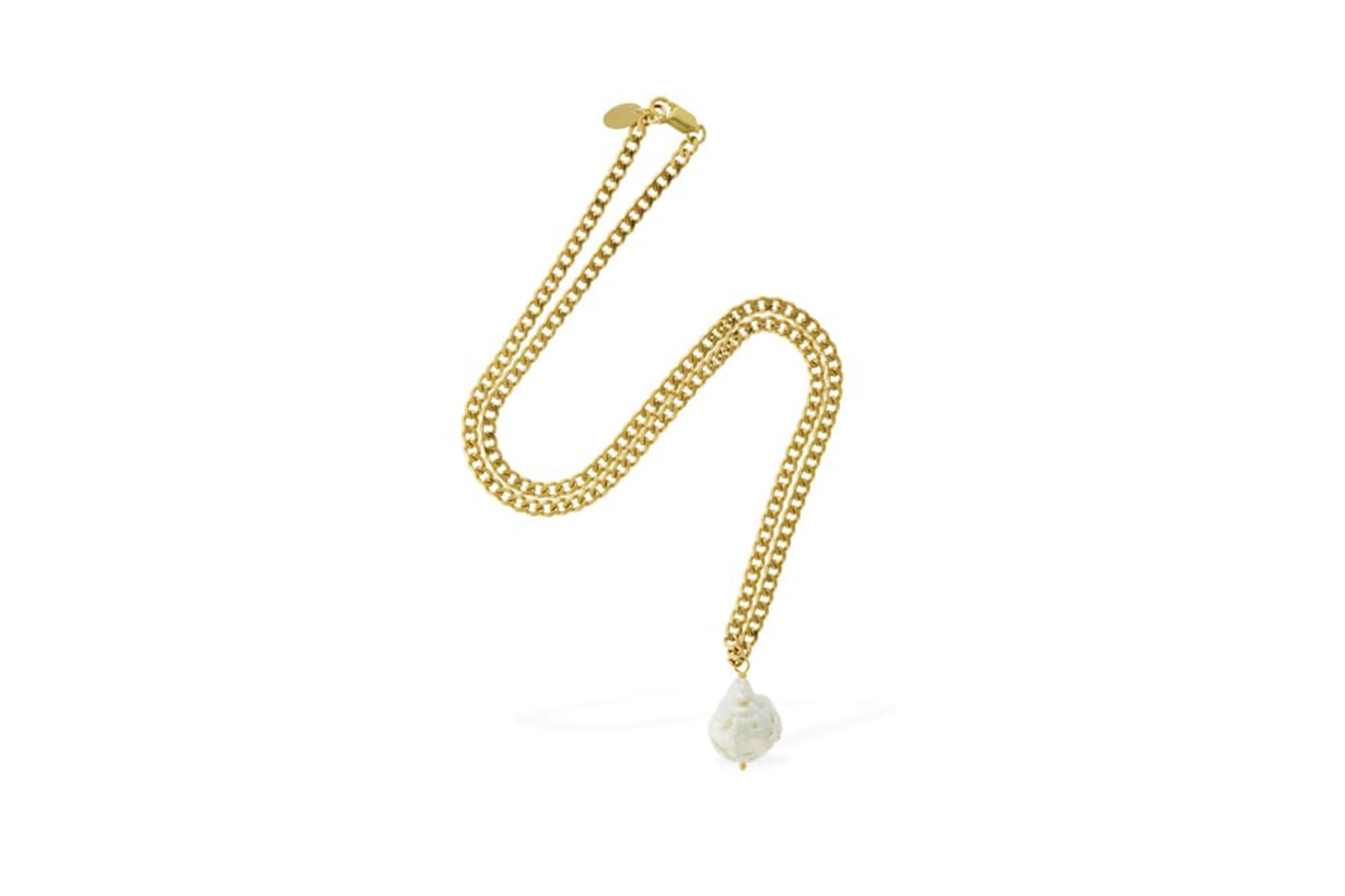 pearl necklace Choker Korean Star Outfit Idea 2021 FW