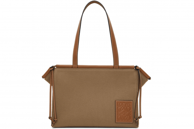 10-elegant-and-large-size-handbags-for-work-04