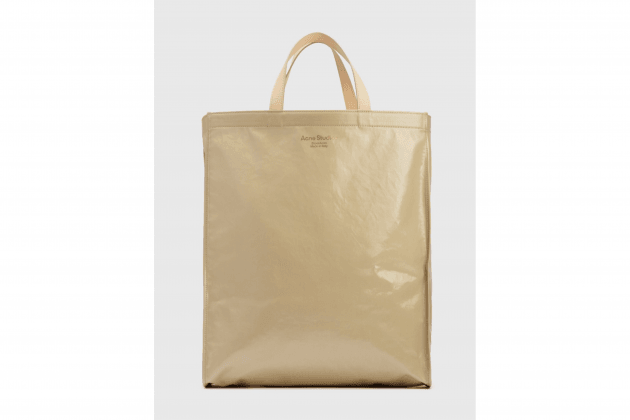 10-elegant-and-large-size-handbags-for-work-09