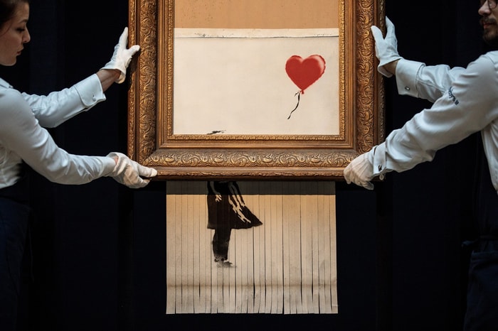 Banksy《Love is in the Bin》絞碎後再登上拍賣，估價卻翻了好幾倍！