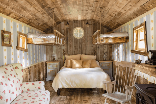 Disney-&-Airbnb-made-a-real-Winnie-the-Pooh-house-to-rent-02