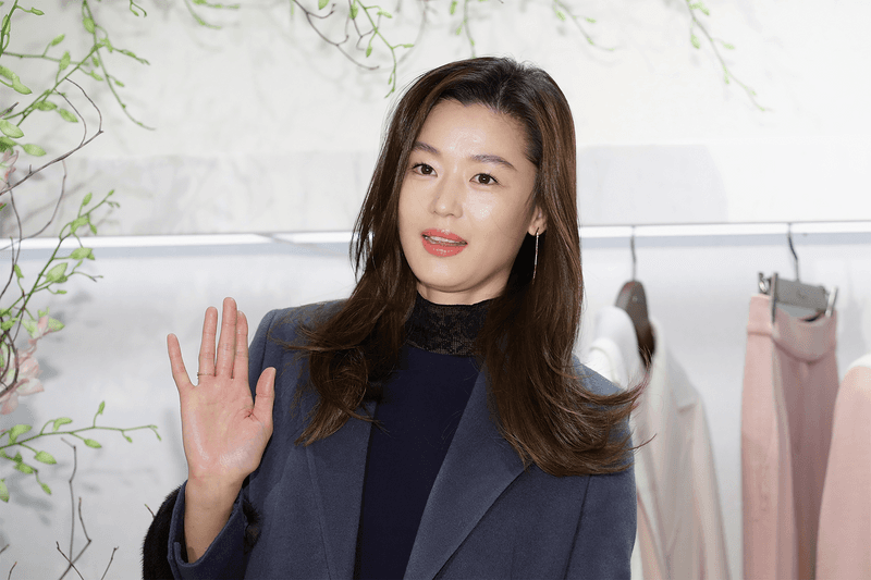 Jun-ji-hyun-new-jewellery-campaign-show-her-abs-line-02