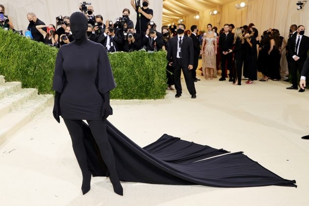 met gala kim kardashian kanye west balenciaga demna 2021 red carpet look