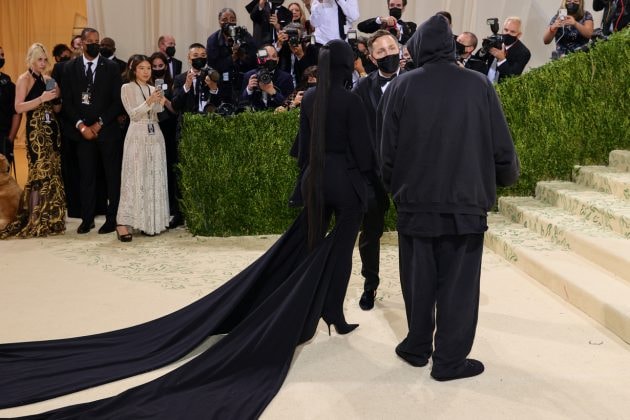 met gala kim kardashian kanye west balenciaga demna 2021 red carpet look