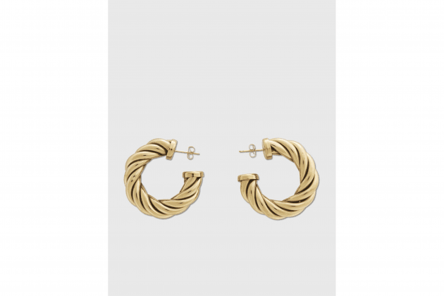 Nicole-Richie-said-hoop-earrings-are-the-everlasting-accessory-04