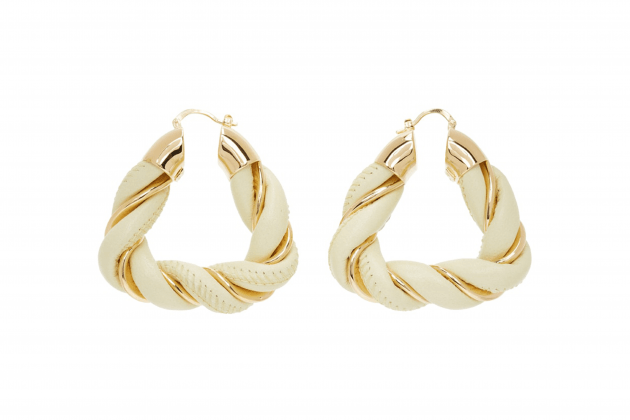 Nicole-Richie-said-hoop-earrings-are-the-everlasting-accessory-08