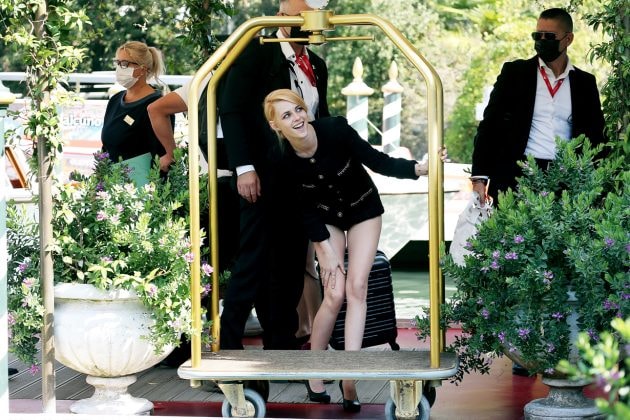 venice film kristen stewart anya Timothée Maggie Gyllenhaal Benedict Cumberbatch 2021 behind scene