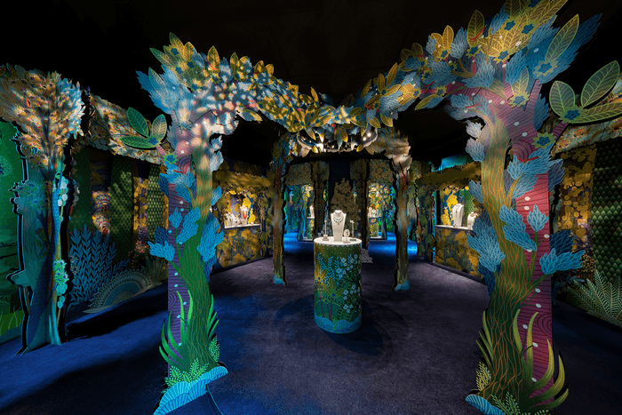 Van Cleef & Arpels 與法國插畫家 Charlotte Gastaut 邀請你進入充滿珠寶的魔幻森林!